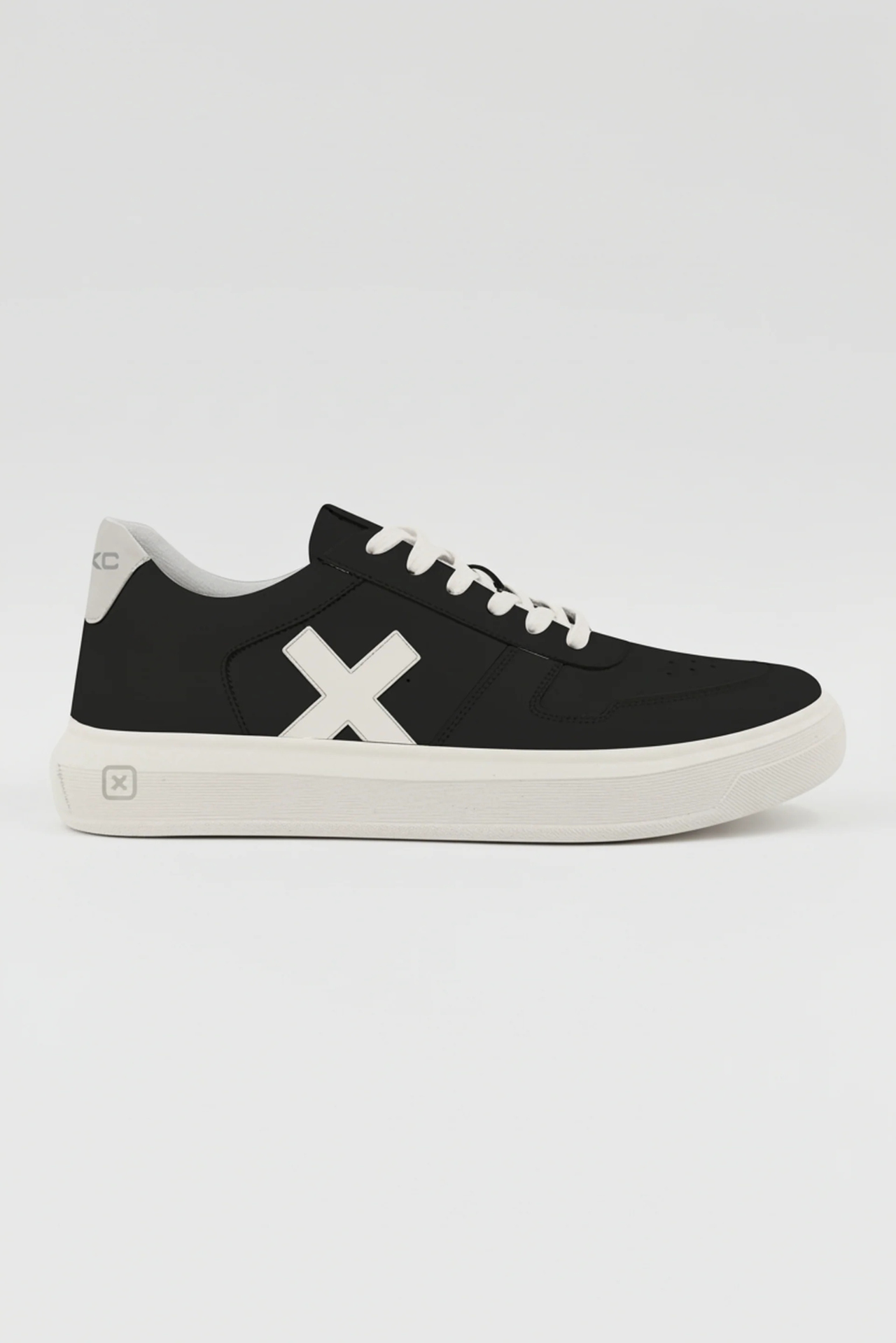 LUXURY BLACK LEATHER SNEAKER – MODERN ELEGANCE WITH A BOLD ATTITUDE