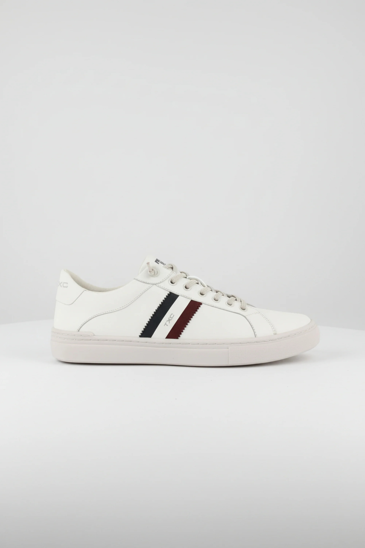 LUXURY WHITE LEATHER SNEAKER WITH BLACK STRIPES – ICONIC STYLE WITH MODERN CONTRAST